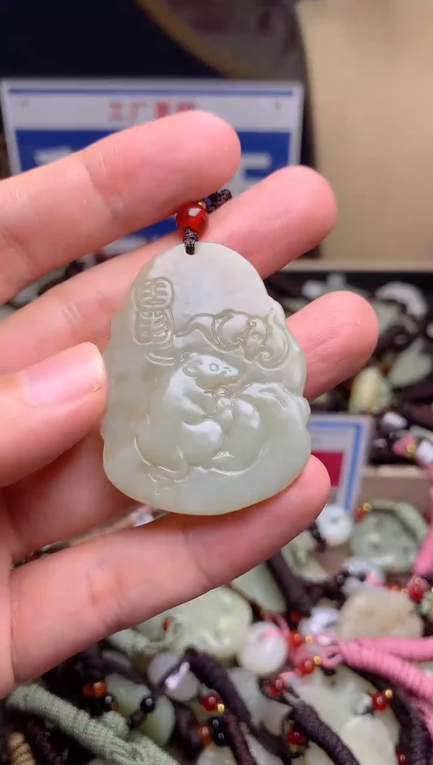 颈饰未镶嵌和田玉1