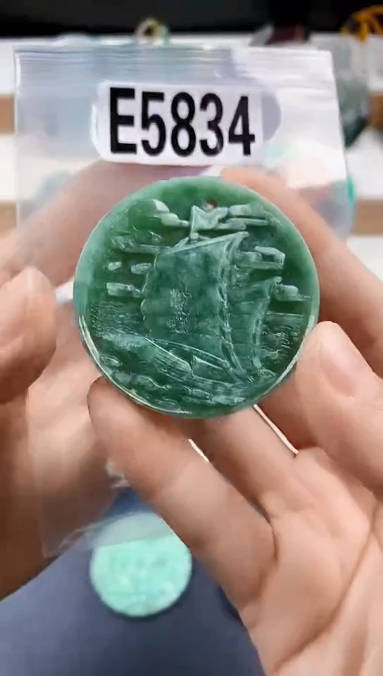 颈饰未镶嵌翡翠天然翡翠吊坠挂件
