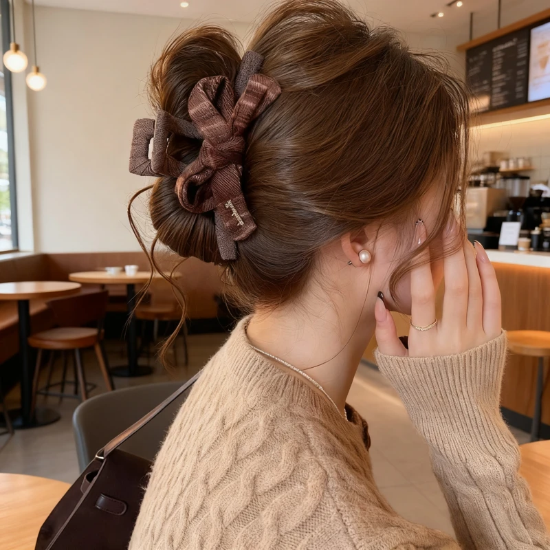 格纹蝴蝶结抓夹女高级感大号后脑勺鲨鱼夹2025新款发量多盘发夹子