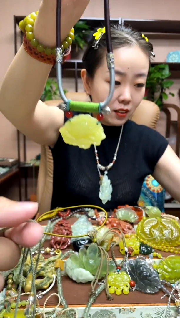 未镶嵌岫玉吊坠·