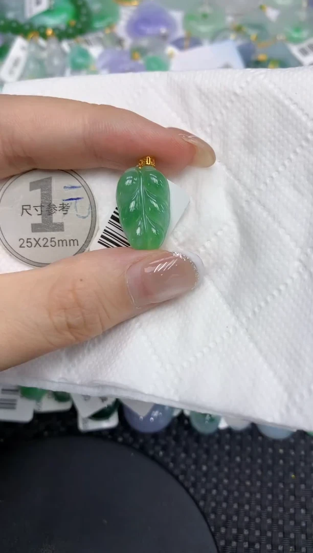 颈饰18K金镶嵌翡翠111111111