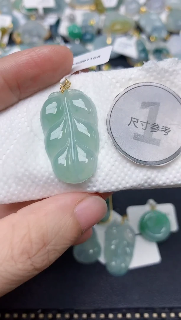 颈饰18K金镶嵌翡翠天然缅甸A货翡翠