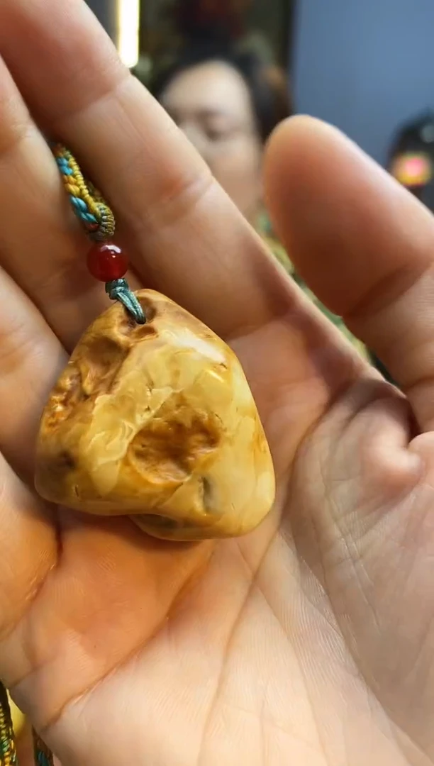 琥珀颈饰未镶嵌吊坠