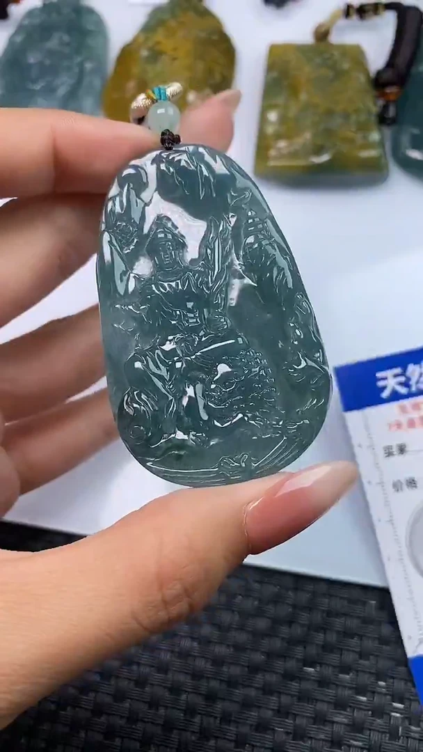 颈饰未镶嵌翡翠