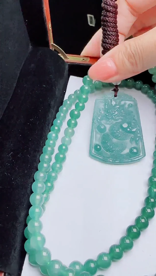 颈饰未镶嵌翡翠多样性发其一  龙牌