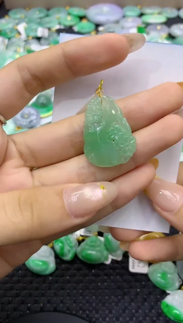 颈饰18K金镶嵌翡翠天然缅甸翡翠A货