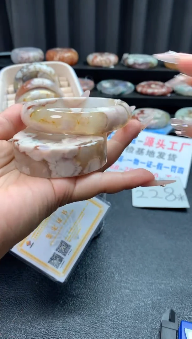 未镶嵌手镯石英质玉（61-62圈口）赠送镯心