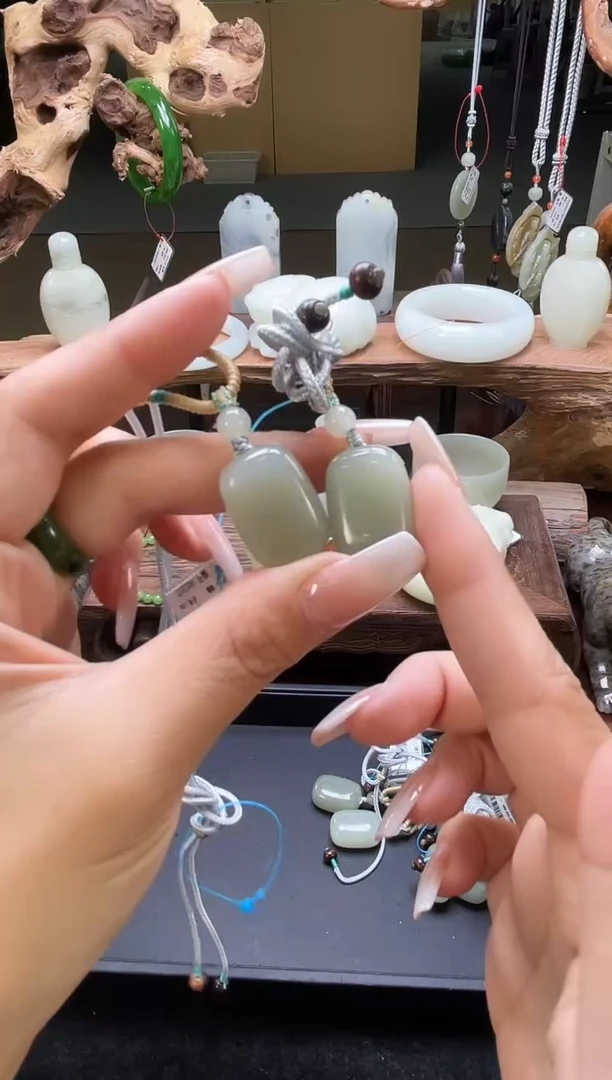 【闪购商品】和田玉吊坠未镶嵌且末青白面包牌 多样性发一