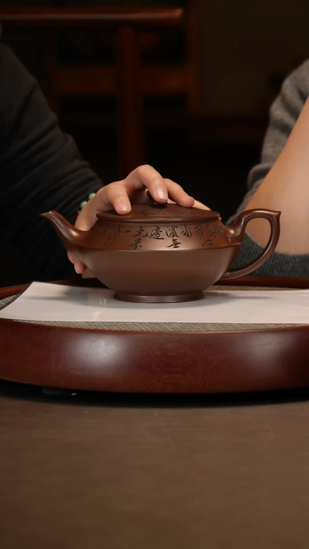 【闪购商品】紫砂茶壶景舟紫泥汉云600cc+山水画