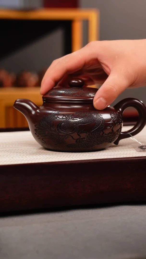 茶壶紫砂石红 仿古 刻龙