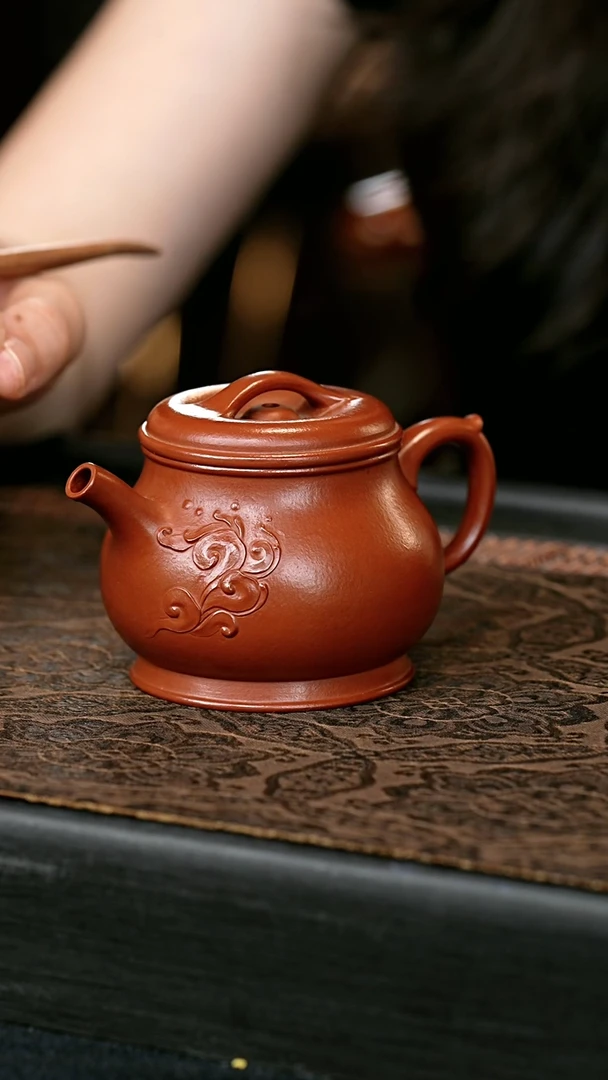 茶壶紫砂浪花颂金壶 一物见春