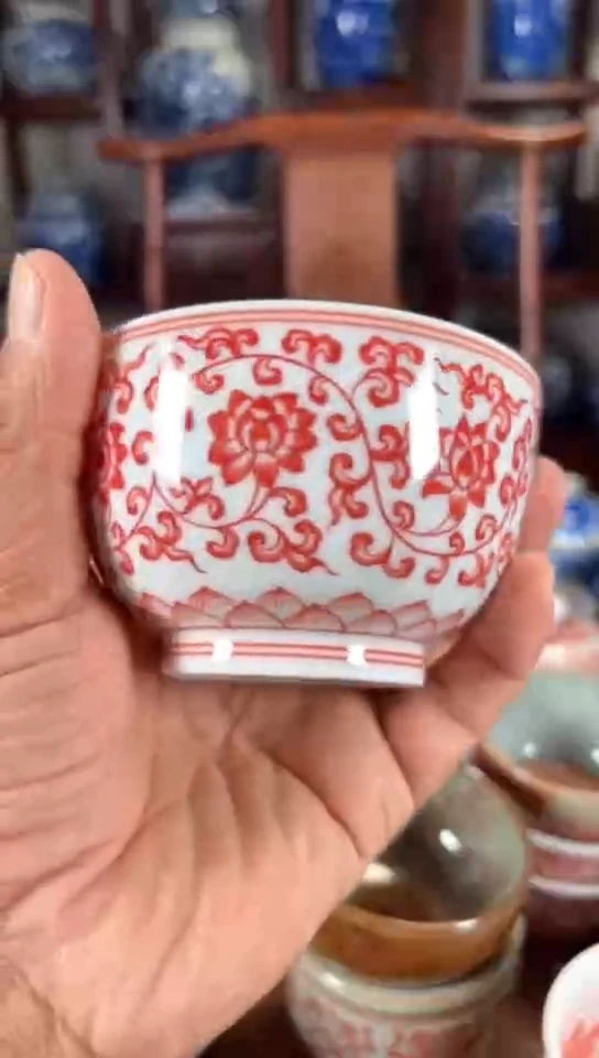 柴窑釉里红缠枝莲杯杯