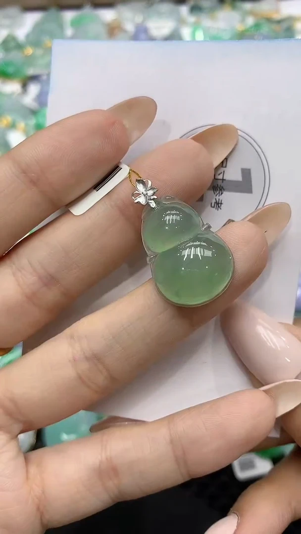 颈饰18K金镶嵌翡翠111111111111