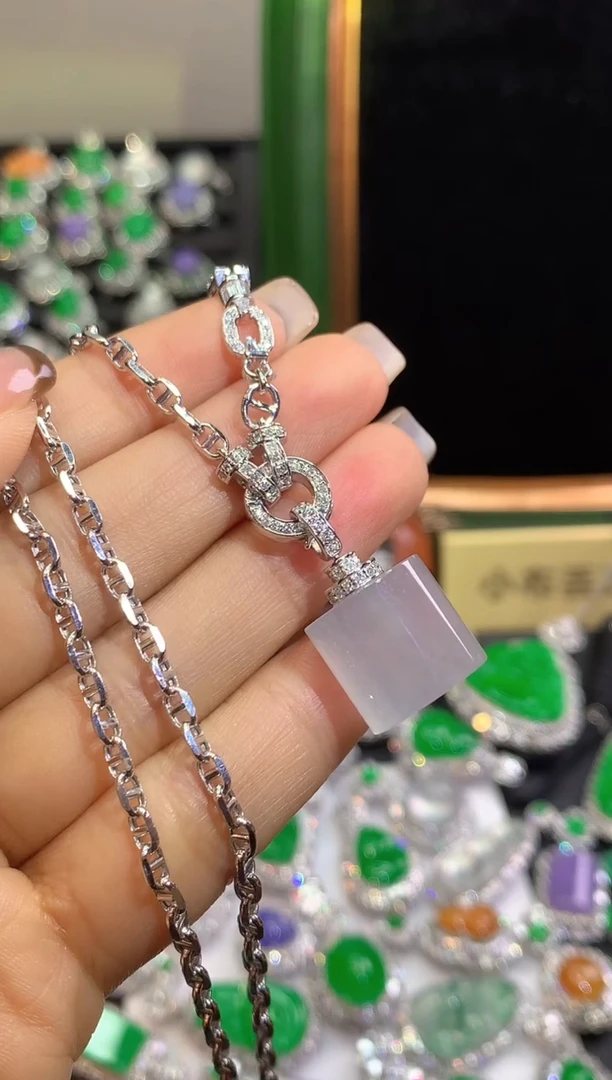 颈饰18K金镶嵌翡翠翡翠