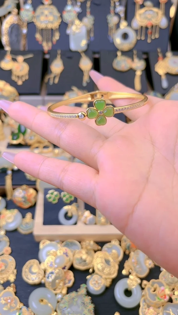 【闪购商品】和田玉手镯银S925镀金镶嵌四叶草手镯