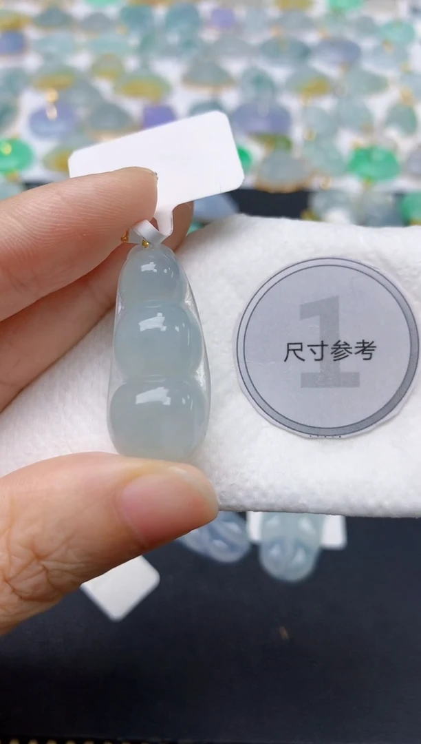 翡翠18K金镶嵌颈饰天然缅甸A货翡翠