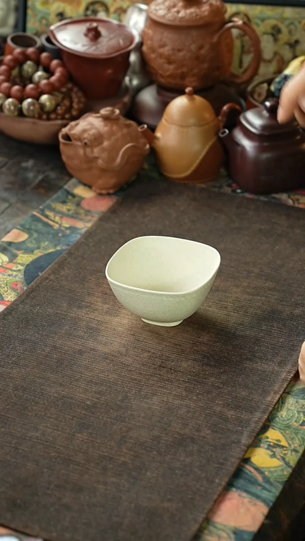 白泥光素四方薄胎紫砂杯