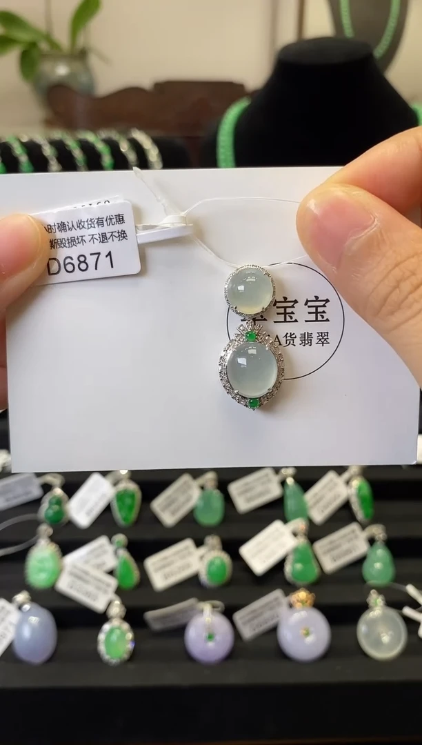 颈饰18K金镶嵌翡翠D6871 旦面 含运营费