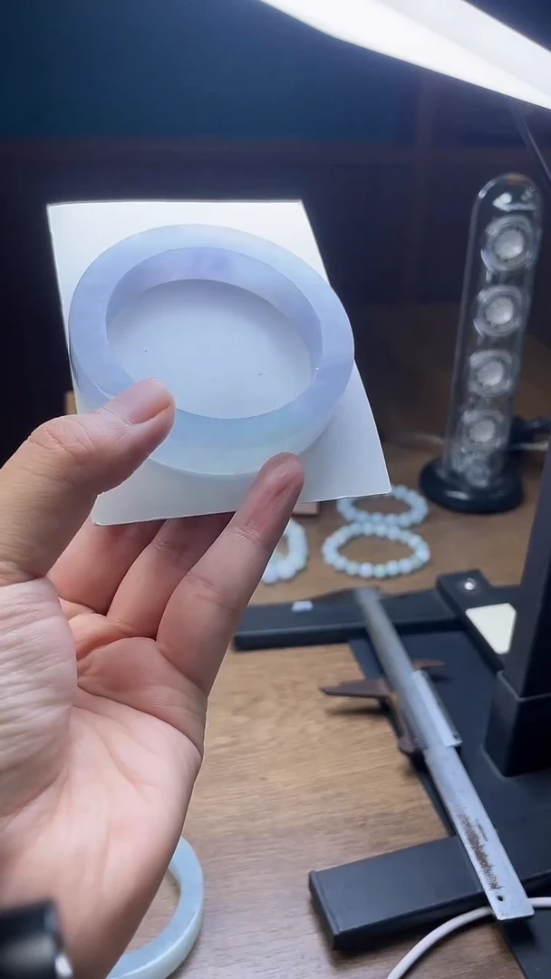 未镶嵌手镯定制翡翠去**吧定制