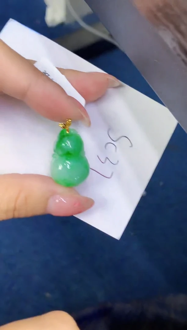 翡翠18K金镶嵌颈饰缅甸天然翡翠A货