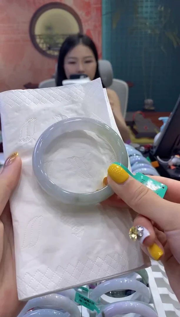 翡翠手镯未镶嵌多人08169