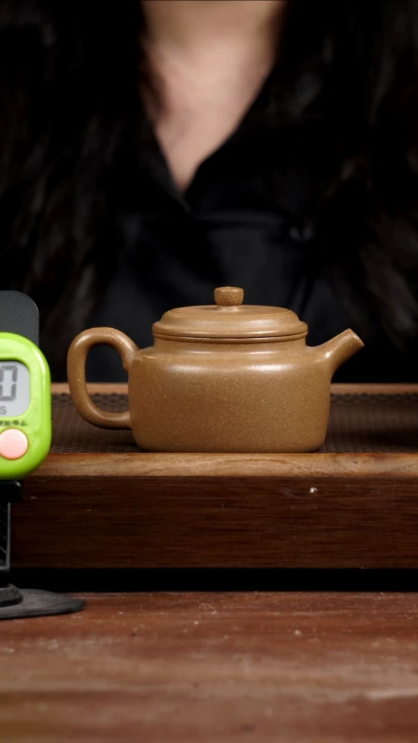 茶壶紫砂大****）老段德钟230CC