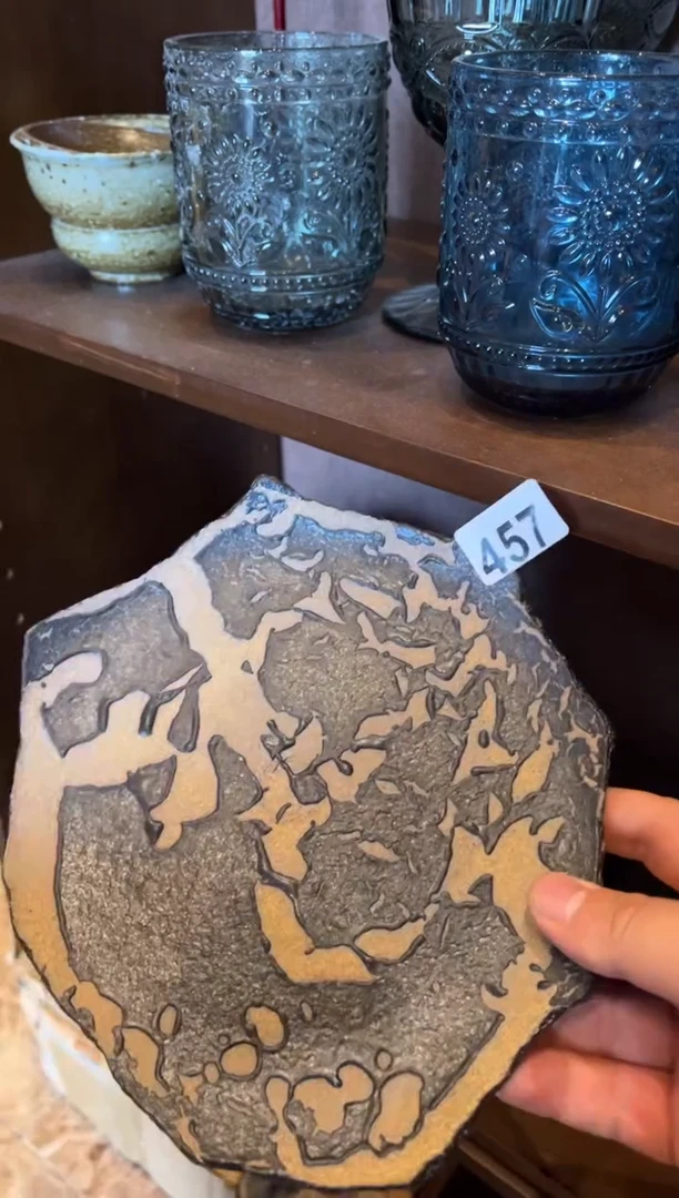 【闪购商品】瓷片457  微瑕黄黑色异形盘1个