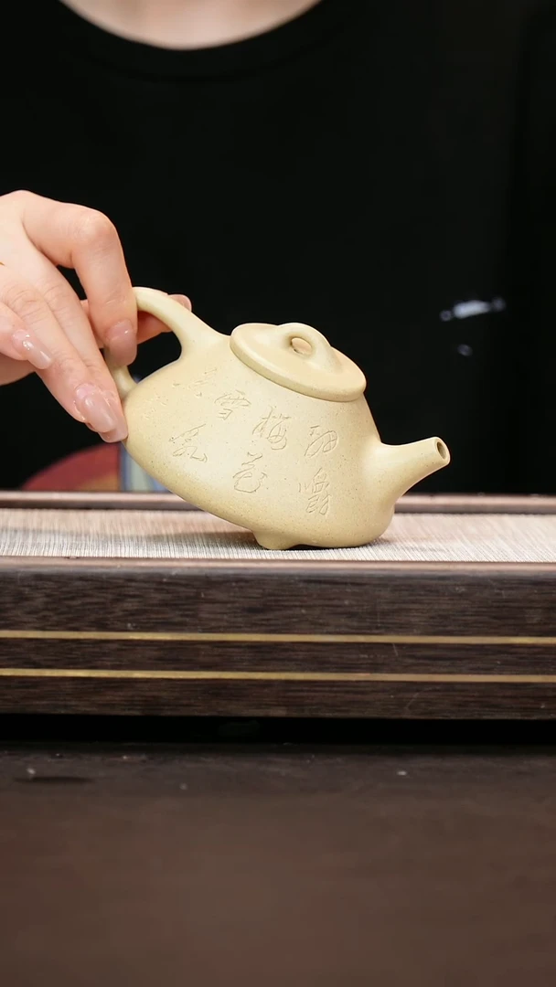 茶壶紫砂本山绿泥   刻绘 梅花