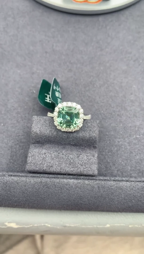 碧玺戒指18K金镶嵌3.3ct绿碧玺 FG