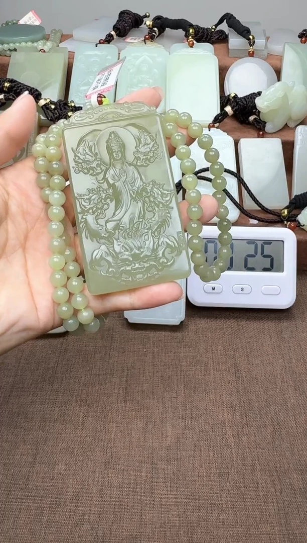 颈饰未镶嵌和田玉1