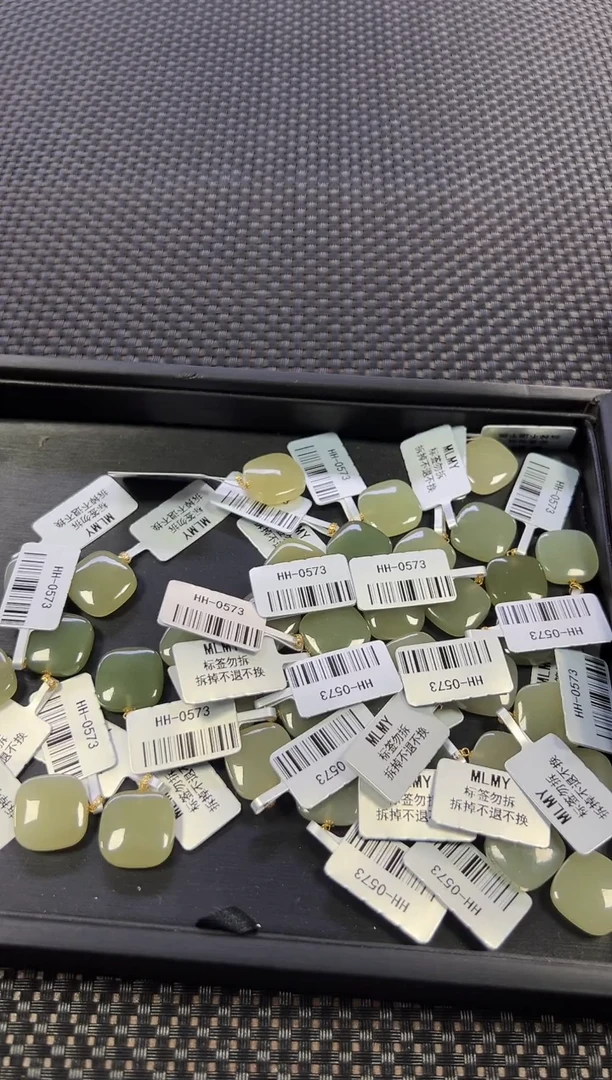 和田玉18K金镶嵌挂件（多样性发一件）0573