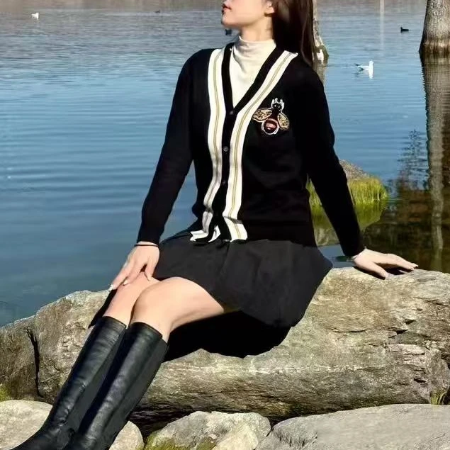99新 GUCCI/古驰 03644 小蜜蜂刺绣logo拼色外套 xs码