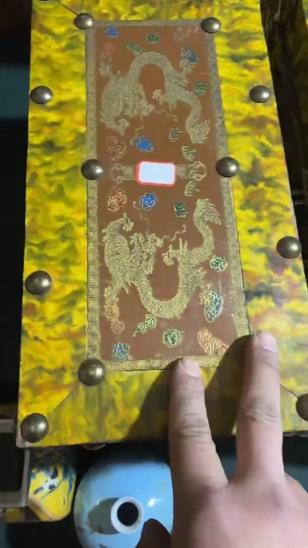 玉米李想专属链接  大黄铆钉双龙箱 空箱