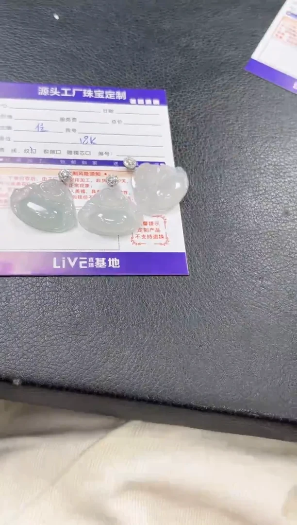 18K金镶嵌挂件翡翠佛公多样性发一件