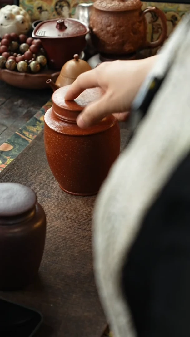 红降坡光素紫砂茶叶罐