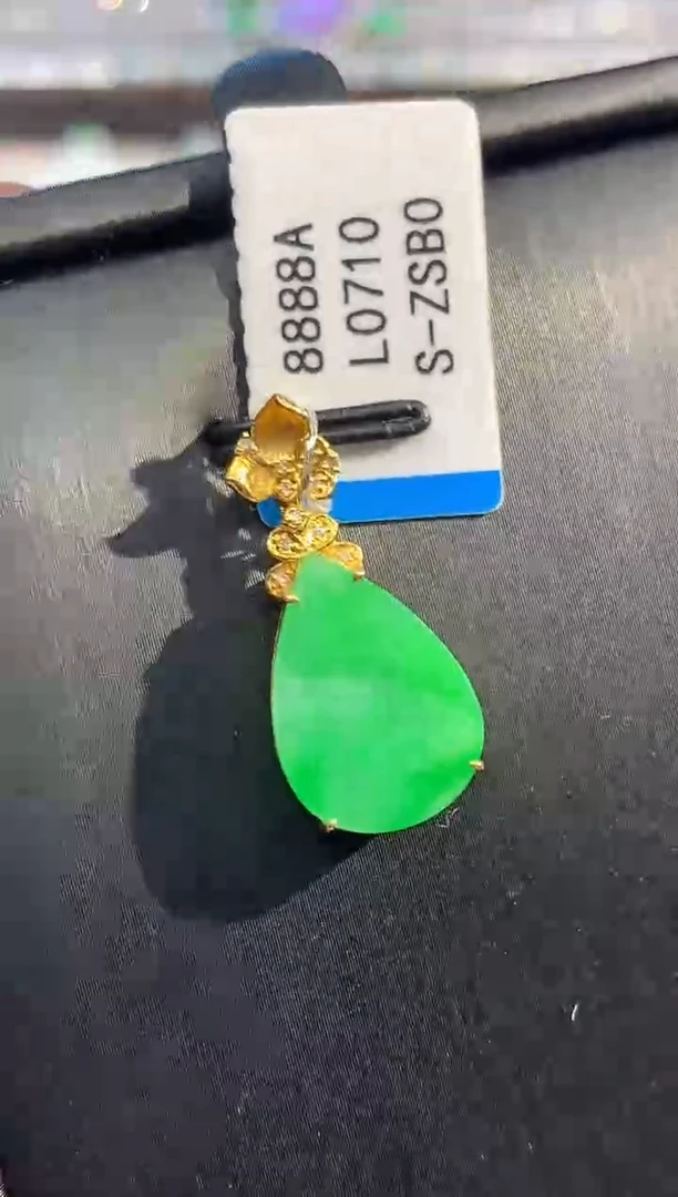 吊坠(不含链)18K金镶嵌翡翠多样性发其一