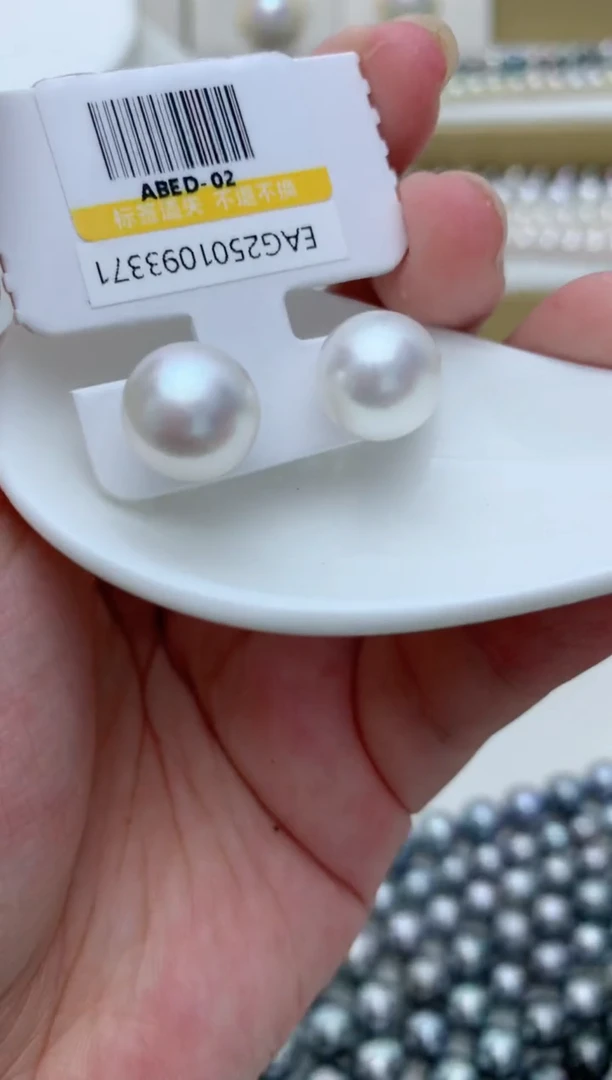 18K金镶嵌海水珍珠耳饰w52