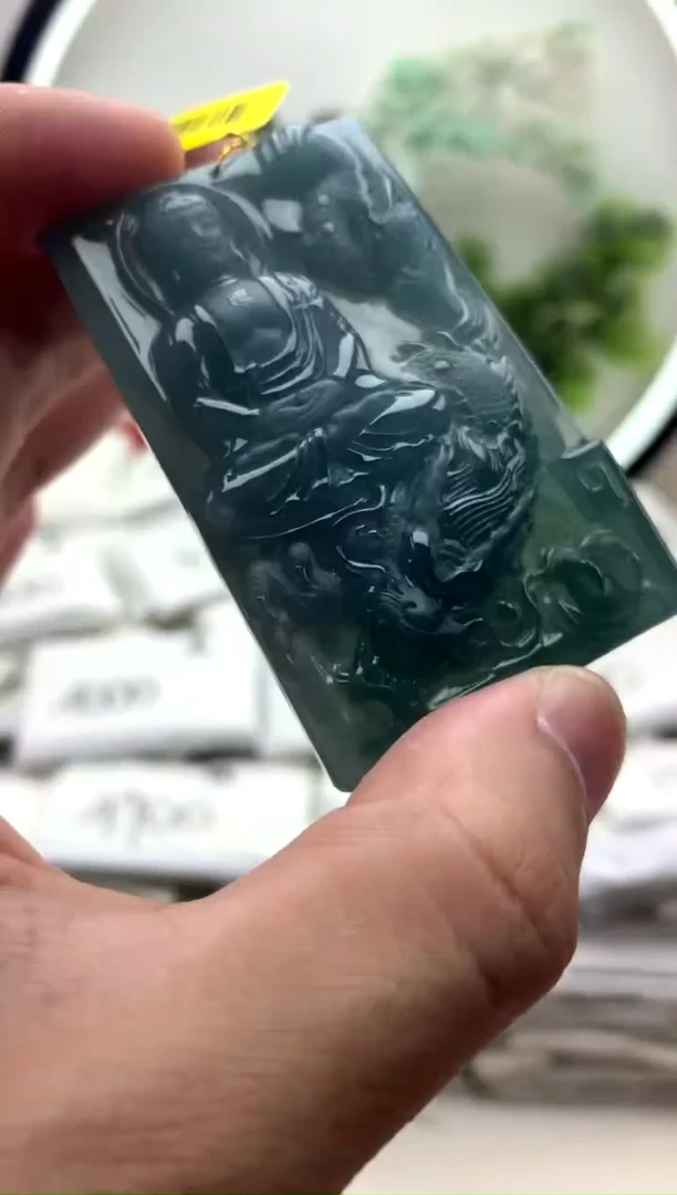 颈饰未镶嵌翡翠大日如来