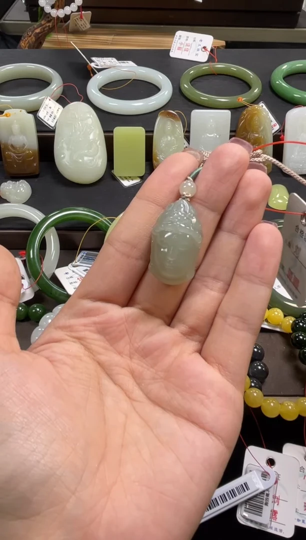 吊坠(不含链)未镶嵌和田玉且末青白玉观音头9001983