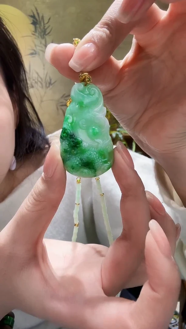 颈饰未镶嵌翡翠吊坠