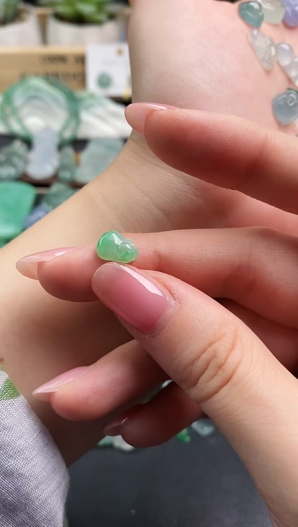 颈饰未镶嵌翡翠金蟾