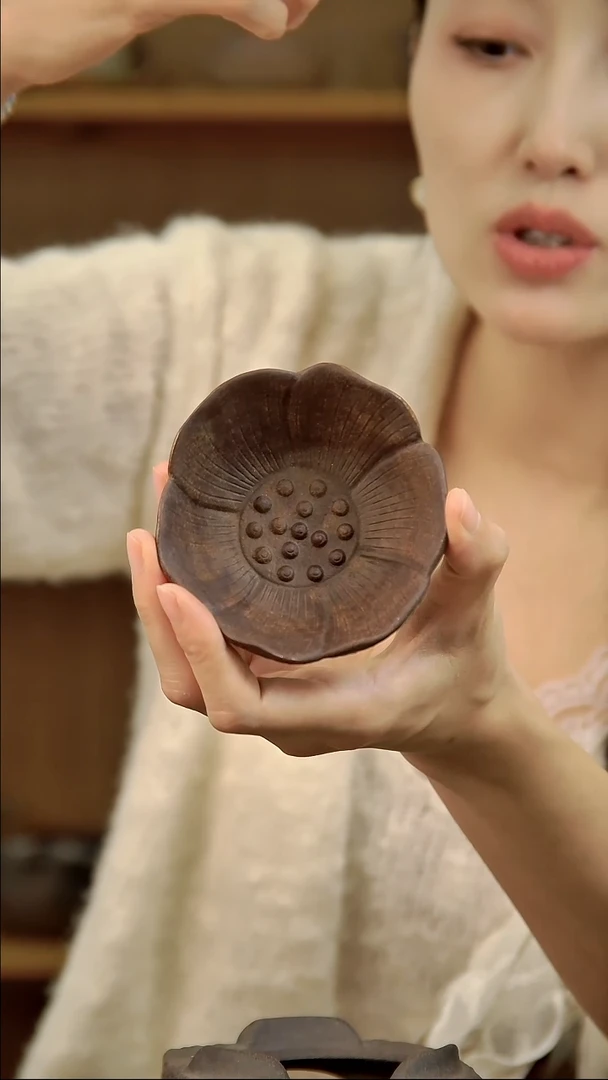 言野手作  岩矿莲花杯