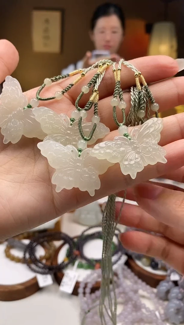 颈饰未镶嵌和田玉39左右蝴蝶吊坠多样性发一