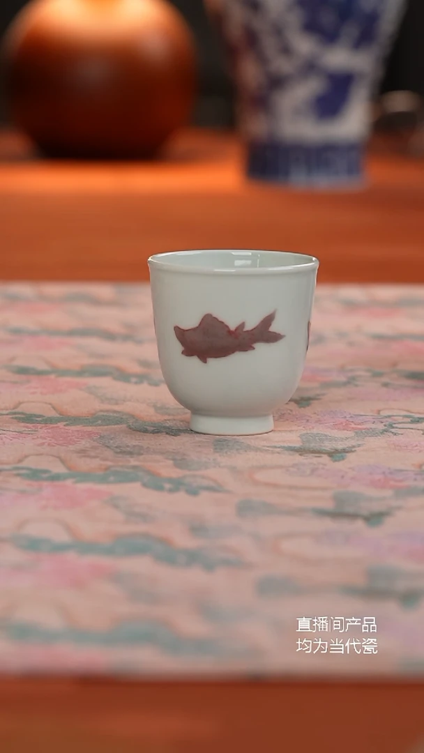 瑶十里釉里红三鱼纹杯