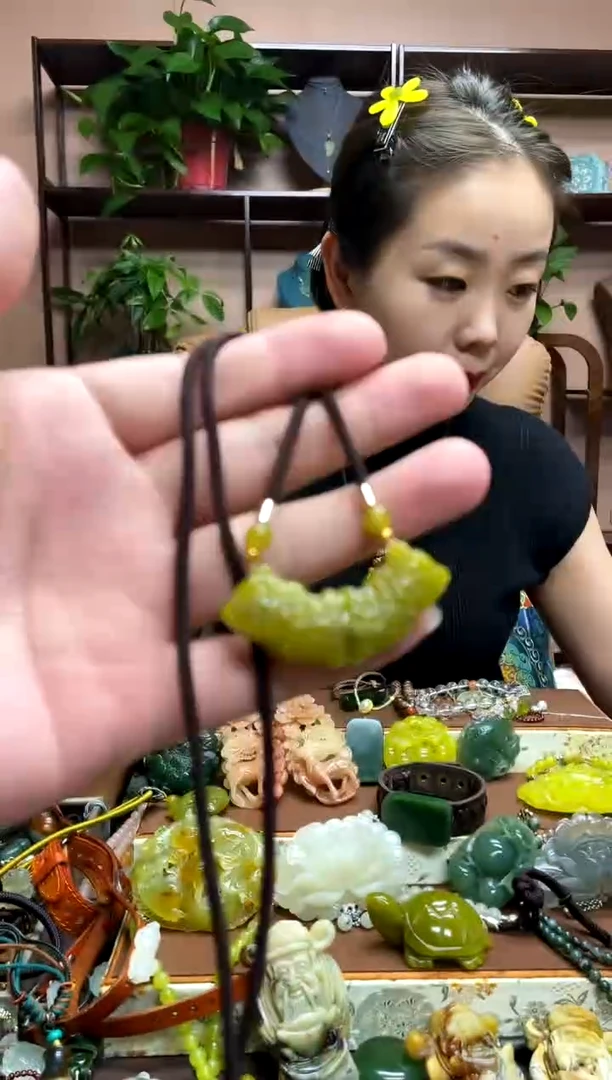 未镶嵌岫玉吊坠吕*宇·1