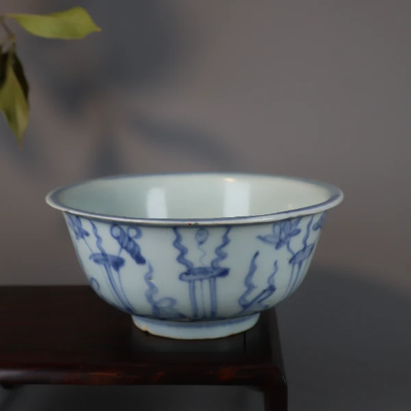 34:明中期青花满池娇图碗