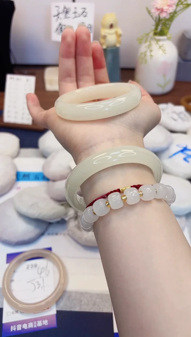 【闪购商品】石英质玉手镯未镶嵌240-玉兰白-圈口56
