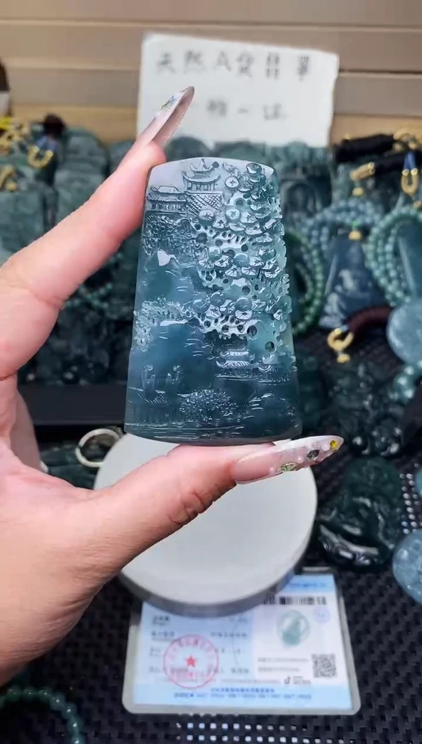 颈饰未镶嵌翡翠