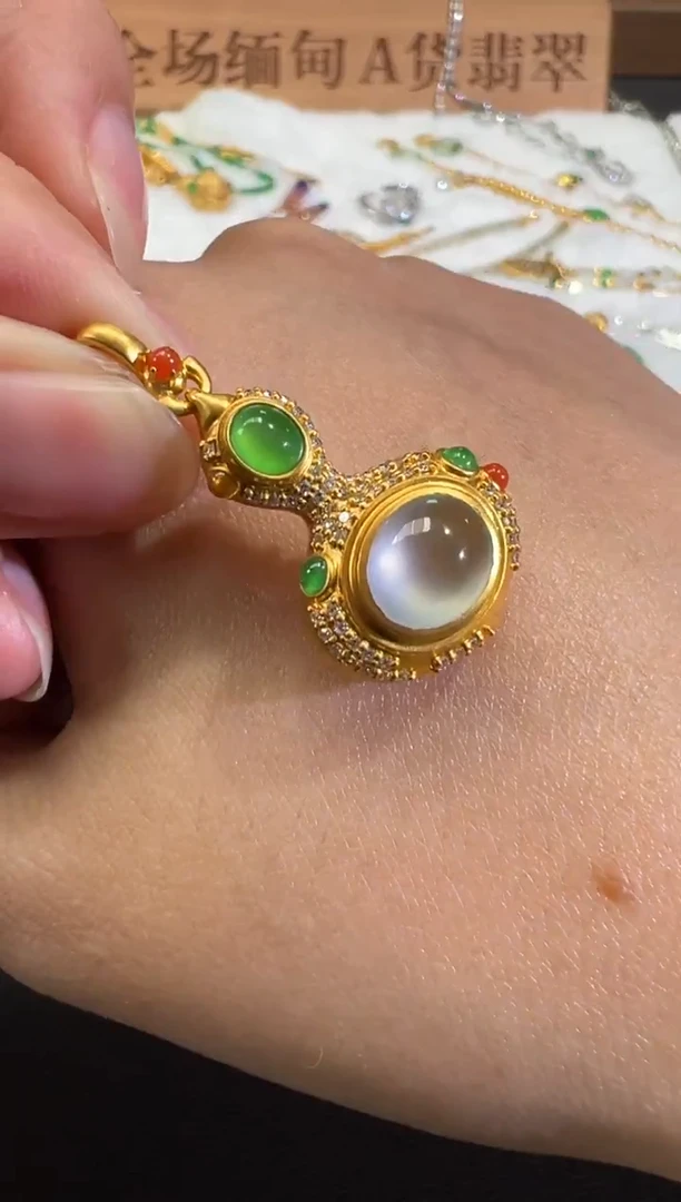 吊坠(不含链)18K金镶嵌翡翠小*崽A231|26800