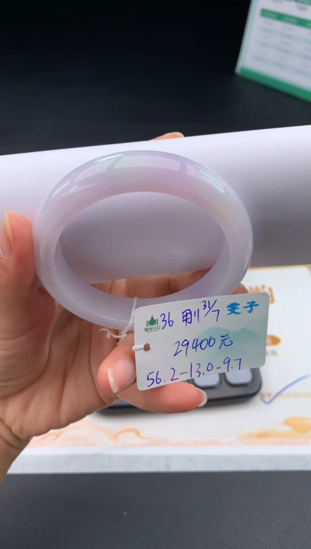 翡翠手镯未镶嵌用****6自带#送人#，联系客服核对地址~